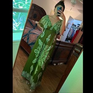 Summer/ Beach Maxi Dress (beautiful print / neck line details!)